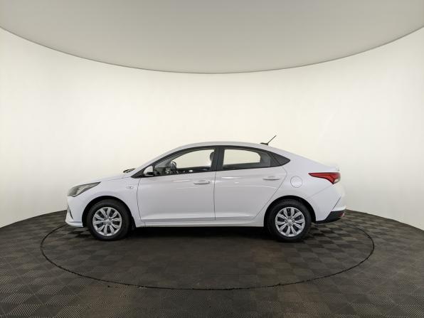 Hyundai Solaris II Рестайлинг с пробегом 2022 года, цена 1 640 000 рублей, 70359 км, седан, Автокод Объявления