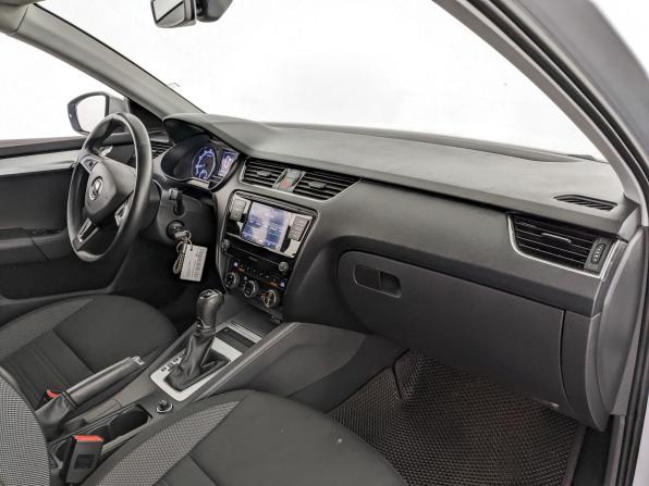 Skoda Octavia III (A7) Рестайлинг с пробегом 2019 года, цена 1 750 000 рублей, 130000 км, лифтбек, Автокод Объявления