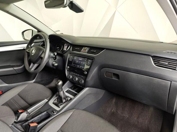 Skoda Octavia III (A7) Рестайлинг с пробегом 2017 года, цена 1 611 000 рублей, 65807 км, лифтбек, Автокод Объявления
