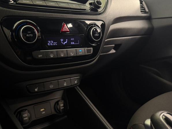 Hyundai Solaris II Рестайлинг с пробегом 2022 года, цена 2 280 000 рублей, 20990 км, седан, Автокод Объявления