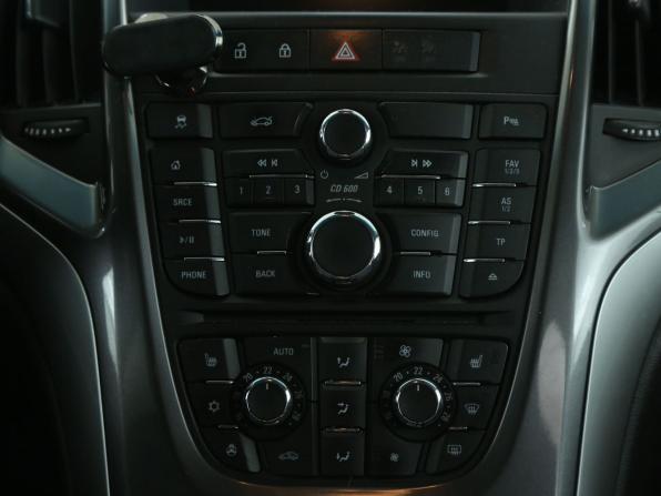 Opel Astra J Рестайлинг с пробегом 2014 года, цена 577 000 рублей, 144000 км, седан, Автокод Объявления