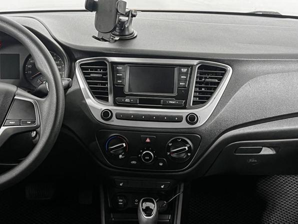 Hyundai Solaris II с пробегом 2018 года, цена 899 000 рублей, 124518 км, седан, Автокод Объявления