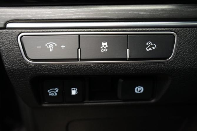 Kia Mohave I Рестайлинг 2 с пробегом 2023 года, цена 5 890 000 рублей, 53000 км, внедорожник, Автокод Объявления