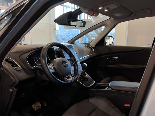 Renault Scenic IV с пробегом 2018 года, цена 1 520 000 рублей, 128219 км, компактвэн, Автокод Объявления