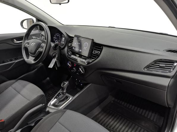 Hyundai Solaris II Рестайлинг с пробегом 2021 года, цена 1 670 000 рублей, 37766 км, седан, Автокод Объявления