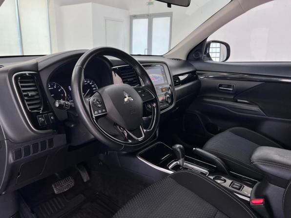 Mitsubishi Outlander III Рестайлинг 3 с пробегом 2018 года, цена 1 899 000 рублей, 92417 км, внедорожник, Автокод Объявления
