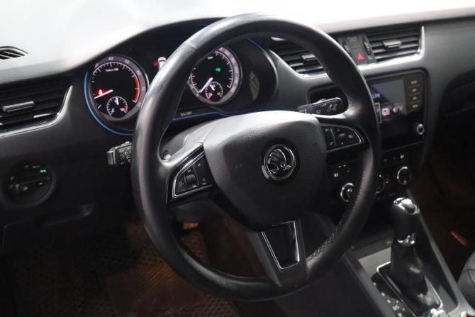 Skoda Octavia III (A7) Рестайлинг с пробегом 2017 года, цена 1 499 000 рублей, 201000 км, лифтбек, Автокод Объявления