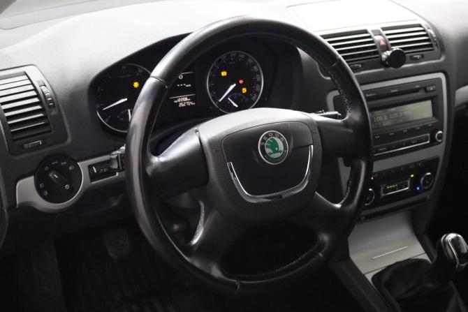 Skoda Octavia II (A5) Рестайлинг с пробегом 2012 года, цена 699 000 рублей, 261000 км, лифтбек, Автокод Объявления