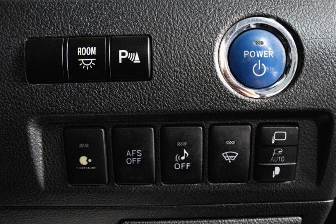 Toyota Vellfire I с пробегом 2012 года, цена 2 689 000 рублей, 263113 км, минивэн, Автокод Объявления