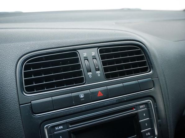 Volkswagen Polo V Рестайлинг с пробегом 2015 года, цена 739 900 рублей, 200000 км, седан, Автокод Объявления