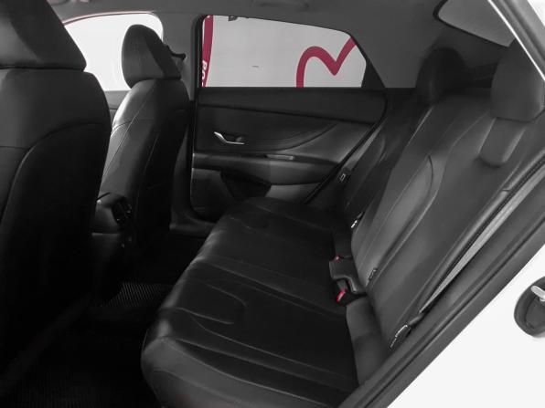 Hyundai Elantra VII (CN7) Рестайлинг с пробегом 2023 года, цена 2 040 000 рублей, 27000 км, седан, Автокод Объявления