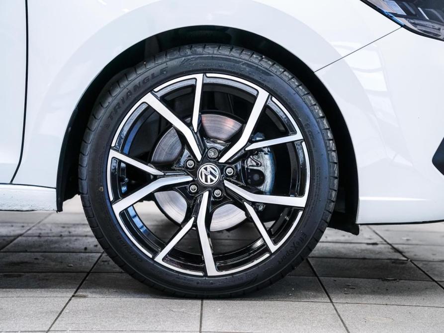 Volkswagen Polo VI Красноярск  - изображение 29