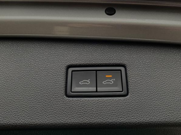 Volkswagen Tiguan II с пробегом 2019 года, цена 2 599 000 рублей, 131041 км, внедорожник, Автокод Объявления