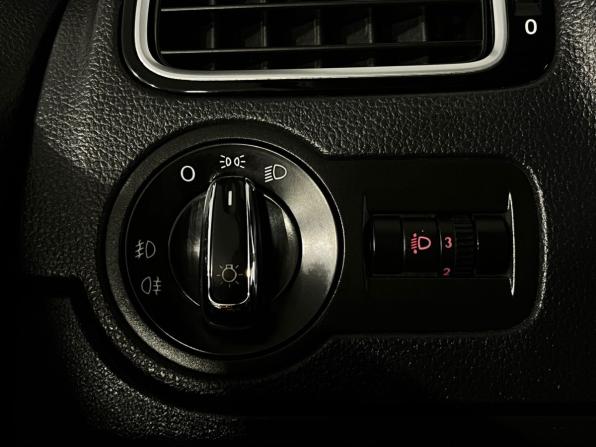 Volkswagen Polo V Рестайлинг с пробегом 2018 года, цена 579 900 рублей, 412439 км, седан, Автокод Объявления