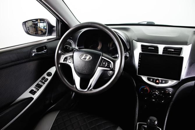 Hyundai Solaris I с пробегом 2012 года, цена 889 000 рублей, 163000 км, седан, Автокод Объявления