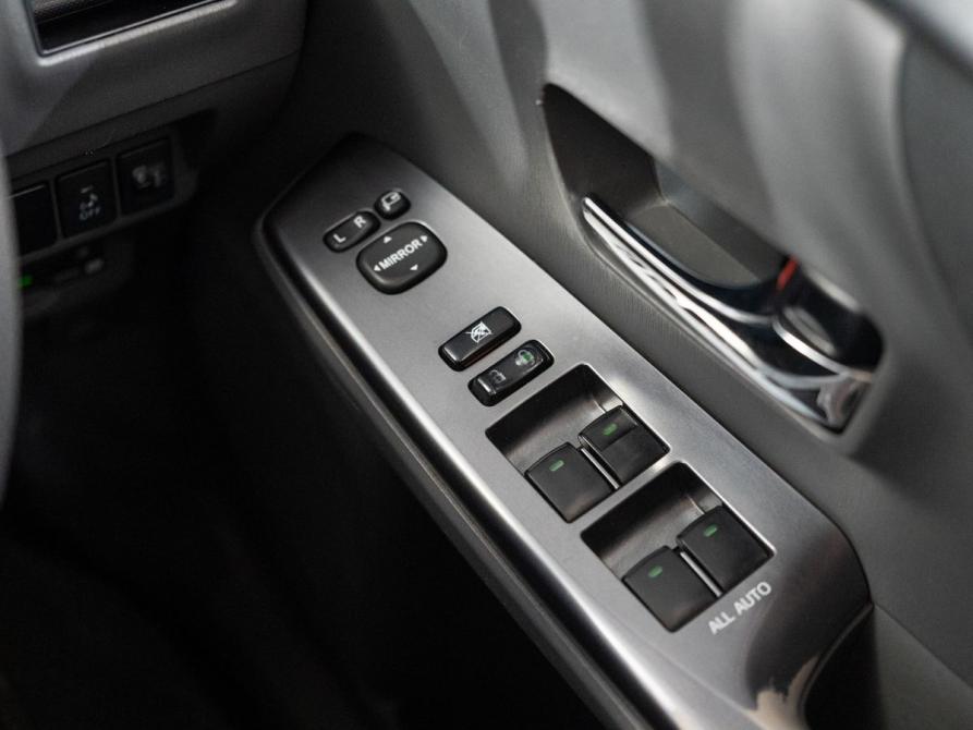 Toyota Prius Alpha I (ZVW40/41) Иркутск  - изображение 17