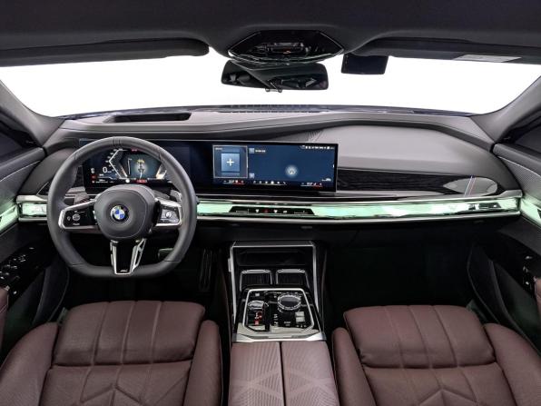 BMW 7 серии VII (G70) с пробегом 2025 года, цена 15 050 000 рублей, 8049 км, седан, Автокод Объявления