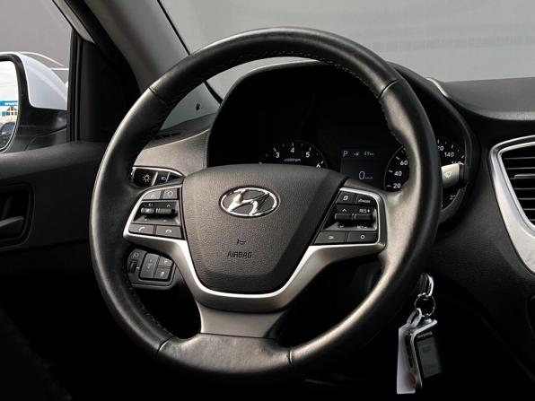 Hyundai Solaris II с пробегом 2019 года, цена 1 353 300 рублей, 128653 км, седан, Автокод Объявления