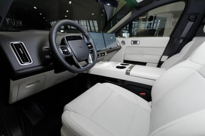Новый Li Auto (Lixiang) L9 I Рестайлинг 2025 года, цена 11 990 000 рублей, внедорожник, Автокод Объявления