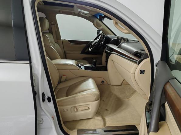 Lexus LX III Рестайлинг 2 с пробегом 2017 года, цена 8 000 000 рублей, 65282 км, внедорожник, Автокод Объявления
