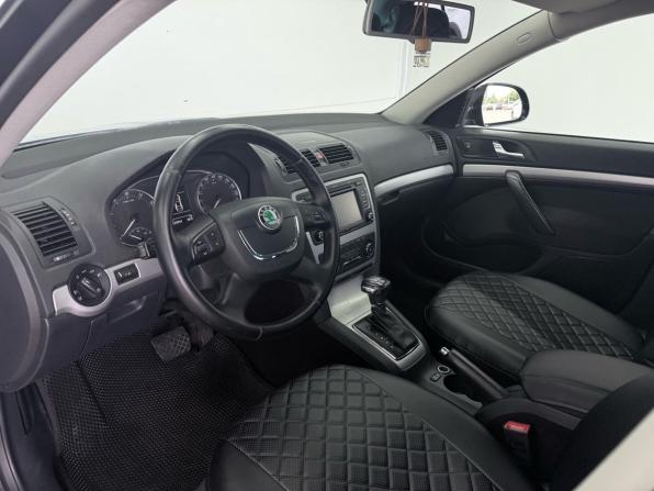 Skoda Octavia II (A5) Рестайлинг с пробегом 2012 года, цена 879 000 рублей, 224685 км, лифтбек, Автокод Объявления