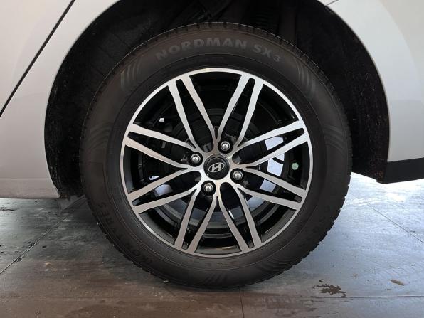 Hyundai Solaris II Рестайлинг с пробегом 2021 года, цена 1 425 000 рублей, 136063 км, седан, Автокод Объявления
