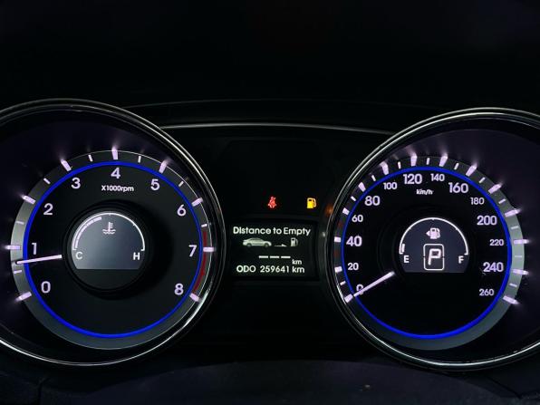 Hyundai Sonata VI (YF) с пробегом 2011 года, цена 920 000 рублей, 260000 км, седан, Автокод Объявления