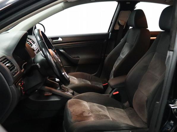 Volkswagen Jetta V с пробегом 2010 года, цена 649 000 рублей, 257290 км, седан, Автокод Объявления