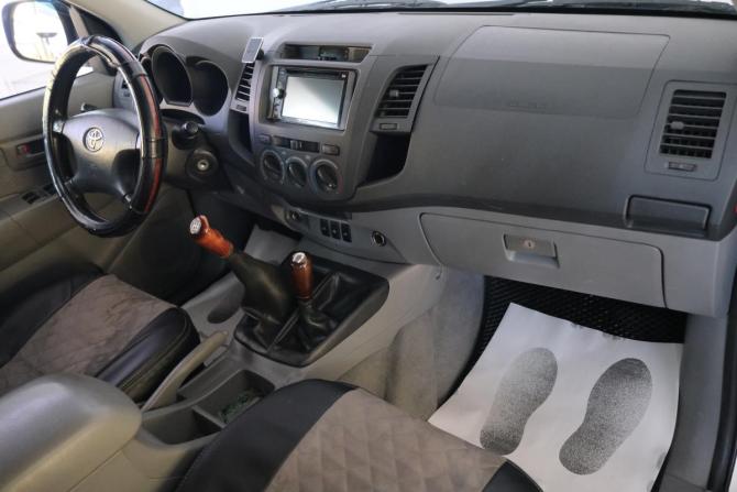 Toyota Hilux VII с пробегом 2010 года, цена 2 049 000 рублей, 240000 км, offers.body_type.unknown, Автокод Объявления