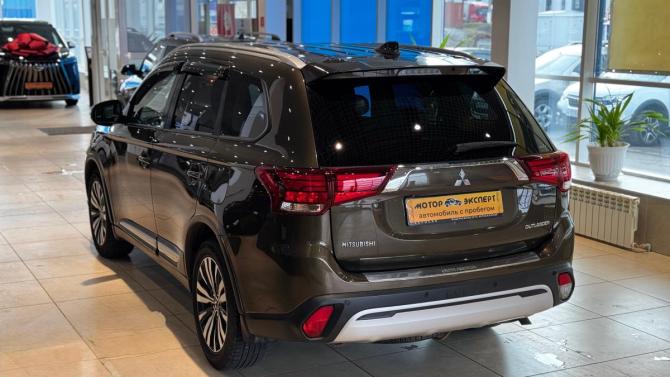 Mitsubishi Outlander III Рестайлинг 3 с пробегом 2018 года, цена 2 039 000 рублей, 148892 км, внедорожник, Автокод Объявления