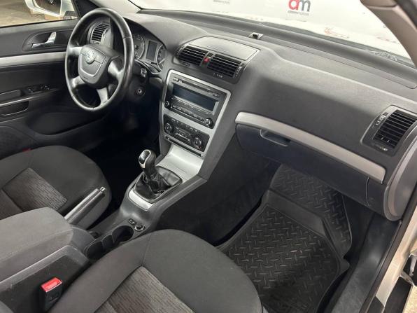 Skoda Octavia II (A5) Рестайлинг с пробегом 2012 года, цена 649 000 рублей, 296000 км, лифтбек, Автокод Объявления