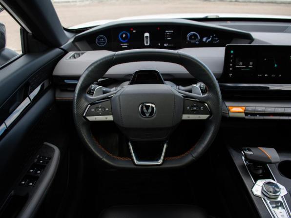 Changan UNI-V I с пробегом 2023 года, цена 2 368 000 рублей, 52718 км, лифтбек, Автокод Объявления