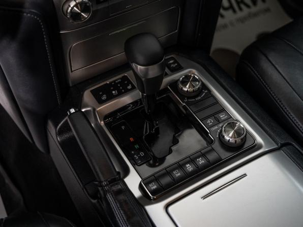 Toyota Land Cruiser 200 Series Рестайлинг 2 с пробегом 2019 года, цена 6 700 000 рублей, 264000 км, внедорожник, Автокод Объявления
