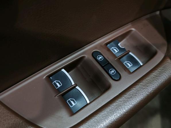 Volkswagen Touareg II с пробегом 2011 года, цена 1 690 000 рублей, 258910 км, внедорожник, Автокод Объявления