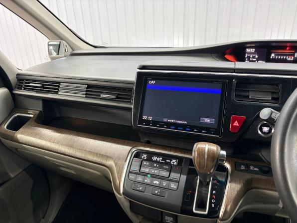 Honda Stepwgn V с пробегом 2016 года, цена 1 677 000 рублей, 205984 км, минивэн, Автокод Объявления