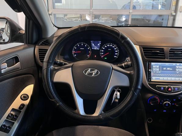 Hyundai Solaris I с пробегом 2014 года, цена 800 000 рублей, 172513 км, седан, Автокод Объявления