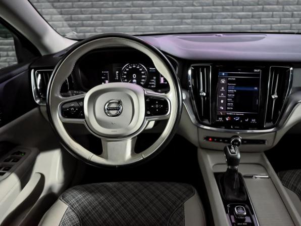 Volvo V60 Cross Country II с пробегом 2020 года, цена 3 700 000 рублей, 110911 км, универсал, Автокод Объявления