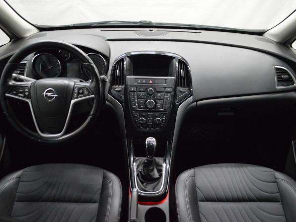 Opel Astra J Рестайлинг с пробегом 2014 года, цена 515 000 рублей, 261440 км, седан, Автокод Объявления