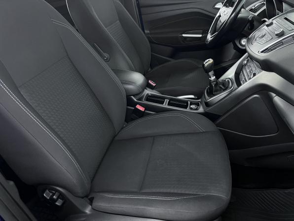 Ford C-MAX II Рестайлинг с пробегом 2017 года, цена 1 089 000 рублей, 207983 км, компактвэн, Автокод Объявления