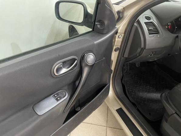Renault Megane II Рестайлинг с пробегом 2006 года, цена 450 000 рублей, 229474 км, седан, Автокод Объявления