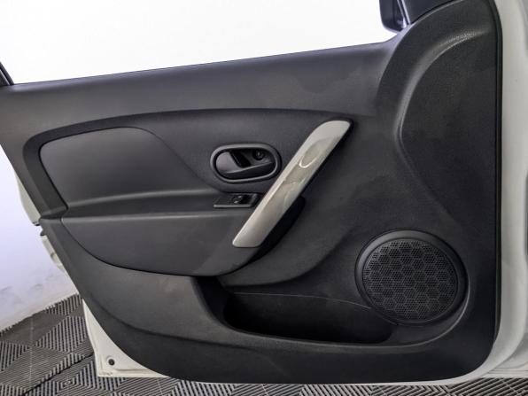 Renault Logan II Рестайлинг с пробегом 2020 года, цена 1 110 000 рублей, 77840 км, седан, Автокод Объявления