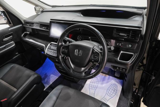 Honda Stepwgn V с пробегом 2015 года, цена 1 799 000 рублей, 87000 км, минивэн, Автокод Объявления