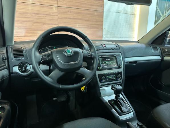 Skoda Octavia II (A5) Рестайлинг с пробегом 2011 года, цена 799 900 рублей, 267270 км, лифтбек, Автокод Объявления