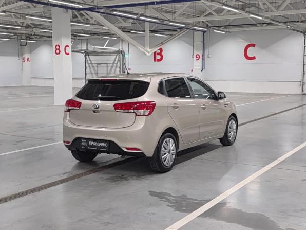 Kia Rio III Рестайлинг с пробегом 2015 года, цена 899 000 рублей, 63549 км, хэтчбек, Автокод Объявления
