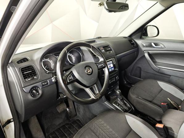 Skoda Yeti I Рестайлинг с пробегом 2017 года, цена 1 397 000 рублей, 210553 км, внедорожник, Автокод Объявления