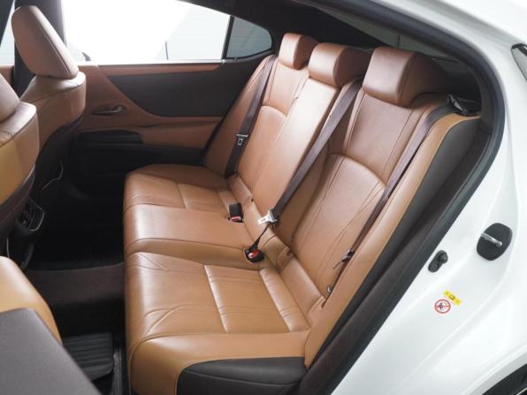 Lexus ES VII с пробегом 2018 года, цена 3 922 000 рублей, 103867 км, седан, Автокод Объявления
