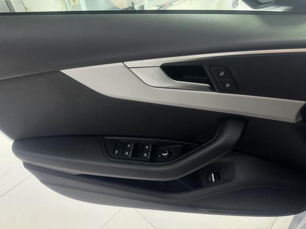 Audi A4 V (B9) Рестайлинг с пробегом 2021 года, цена 2 640 000 рублей, 121660 км, седан, Автокод Объявления