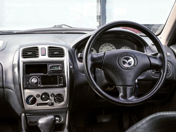 Mazda 323 VI (BJ) Рестайлинг с пробегом 2003 года, цена 325 000 рублей, 259661 км, седан, Автокод Объявления
