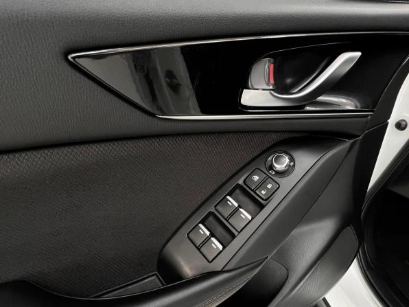 Mazda CX-4 I Рестайлинг с пробегом 2023 года, цена 2 600 000 рублей, 102400 км, внедорожник, Автокод Объявления