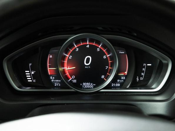 Volvo V40 Cross Country I Рестайлинг с пробегом 2017 года, цена 1 770 000 рублей, 120498 км, хэтчбек, Автокод Объявления